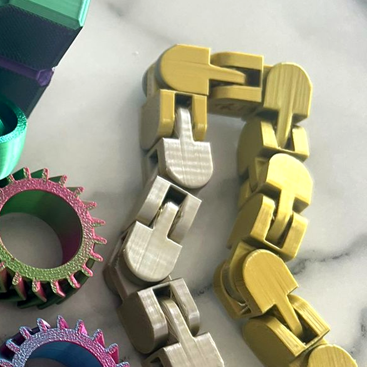 Gentle Journeys 3D printed chain fidget and gear fidgets in pearlescent PLA